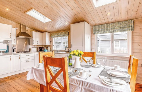 Hundall Cottage | Walnut Lodge is a delightful 2-bedroom Nordic Style lodge sleeping 4 persons.
