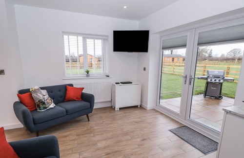Radbourne Cabin | WALNUT LODGE, pet friendly, with a garden in Etwall
