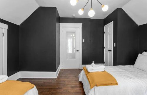 Hanover Place House | Walnut Remodeled Modern 5BR Home Walkable King Bed