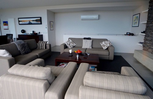 Akaroa House | Walnut Retreat - Akaroa Holiday House