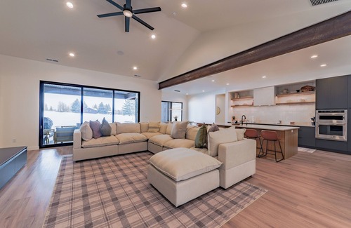 Thayne Cabin | Walnut Ridge Family Retreat with Hot Tub and Golf Near Jackson WY Sleeps 16