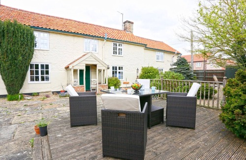 Barton Mills House | Walnut Tree Cottage - Three Bedroom House, Sleeps 6