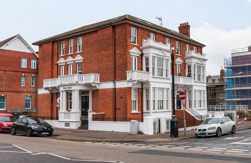 Cliftonville Cottage | Walpole Heights Penthouse