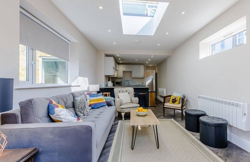 Margate Cottage | Walpole House: sleeps 19 guests in 8 bedrooms