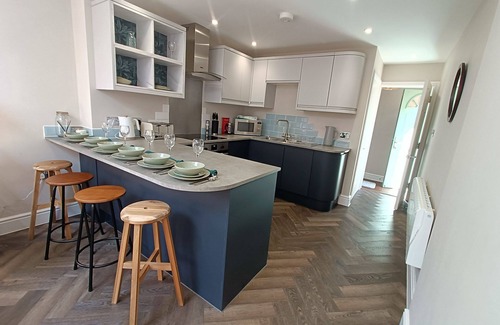 Margate Cottage | Walpole House: sleeps 19 guests in 8 bedrooms