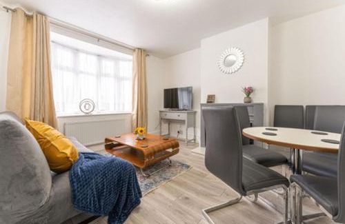 Wyken Apartment | Walsgrave Road Apartment - 5 Beds - Free Parking & Wi-Fi