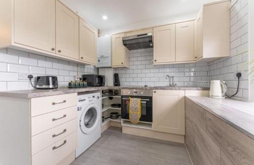 Wyken Apartment | Walsgrave Road Apartment - 5 Beds - Free Parking & Wi-Fi