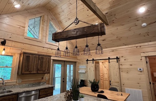 Ellijay Cabin | Wand.rlust Hilltop Retreat! Serenity, Relaxation & Unique Modern Rustic Cabin