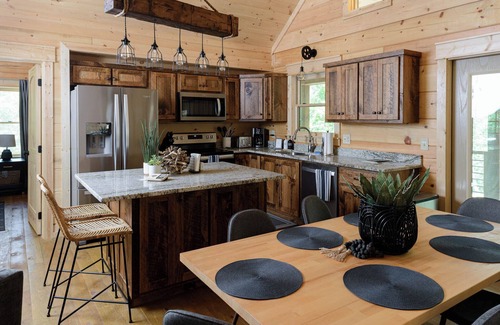 Ellijay Cabin | Wand.rlust Hilltop Retreat! Serenity, Relaxation & Unique Modern Rustic Cabin