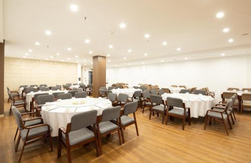 Fusong County Hotel | Wanda Yue Hotel Changbaishan Chixi