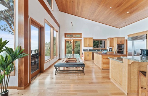 Slates Hot Springs House | Wander Big Sur Point sleeps 7, w/Hot tub, 3 Bedrooms