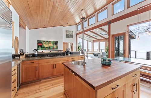 Slates Hot Springs House | Wander Big Sur Point sleeps 7, w/Hot tub, 3 Bedrooms