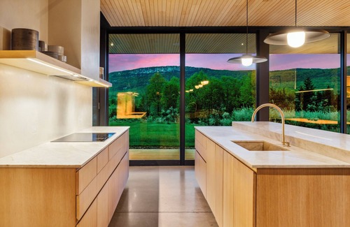 New Paltz House | Wander Black Creek sleeps 8, w/Hot tub & Workstations, 4 Bedrooms