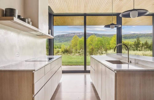 New Paltz House | Wander Black Creek sleeps 8, w/Hot tub & Workstations, 4 Bedrooms