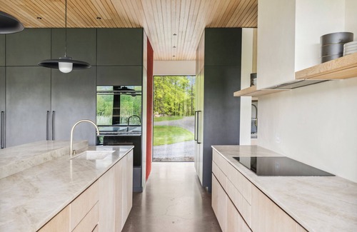 New Paltz House | Wander Black Creek sleeps 8, w/Hot tub & Workstations, 4 Bedrooms