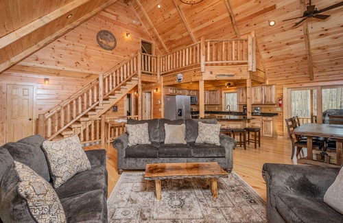 McHenry House | Wander Inn: Only 1 Mile to Wisp Resort & Lake Activities