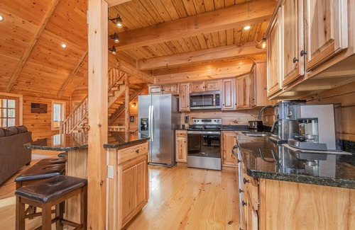 McHenry House | Wander Inn: Only 1 Mile to Wisp Resort & Lake Activities