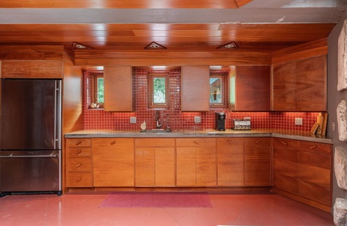 Mahopac House | Wander Petra Island