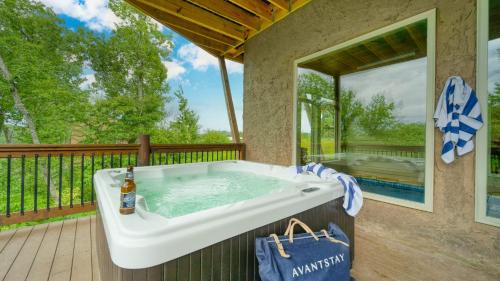 Sevierville House | Wanderer by AvantStay Sleeps 34 A Custom Smokies Cabin