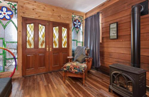 Glenwood Springs House | Wanderer Studio, AN OFF GRID MOUNTAIN Guest Studio With Fantastic Views