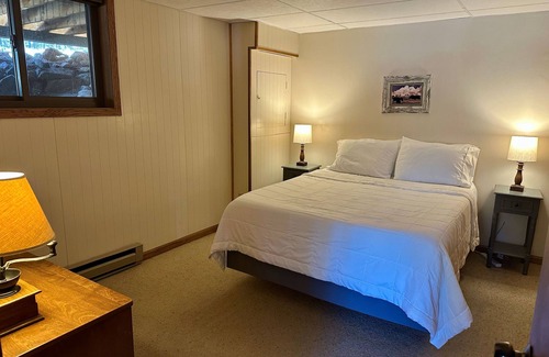 Custer House | Wandering Goat*HOT TUB*Secluded privacy near town