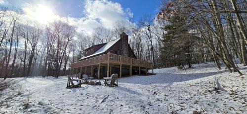 Paradise Point House | Wandering Woods- 3 Bedroom Home with Hot Tub and Firepit