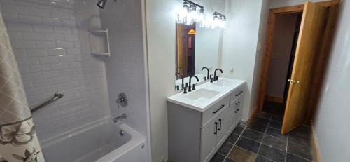 Paradise Point House | Wandering Woods- 3 Bedroom Home with Hot Tub and Firepit