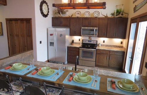 Gardiner Cabin | Wanderlust Haven overlooks the heart of Gardiner, next to Yellowstone Nat'l Park