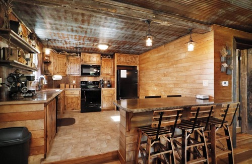 Grandview Plaza Apartment | Wanderlust Suite - 2 Bed, 2 Bath Getaway