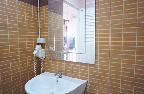 Don Sak Hotel | Wanghin Bungalow Donsak