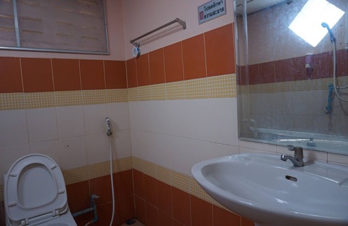 Don Sak Hotel | Wanghin Bungalow Donsak