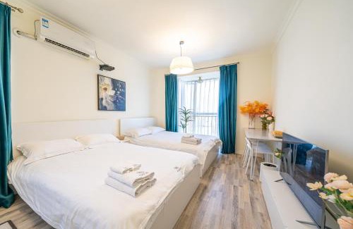 Huaihai Road Commercial Area Apartment | WangYue - Paris Fashion ShFinacial Center Landmark view 2 King Beds Flat