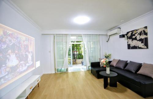 Huaihai Road Commercial Area Apartment | WangYue - Paris Fashion ShFinacial Center Landmark view 2 King Beds Flat