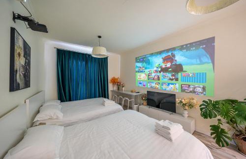 Huaihai Road Commercial Area Apartment | WangYue - Paris Fashion ShFinacial Center Landmark view 2 King Beds Flat