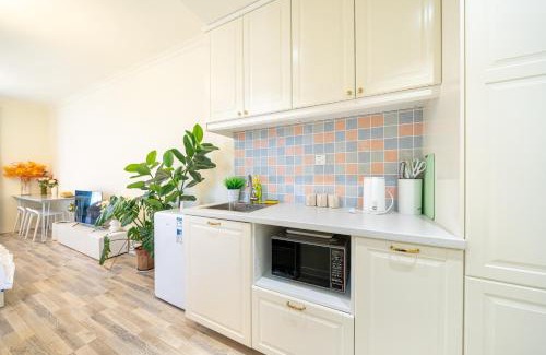 Huaihai Road Commercial Area Apartment | WangYue - Paris Fashion ShFinacial Center Landmark view 2 King Beds Flat