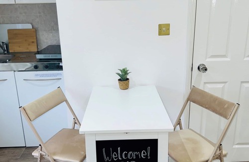 Wanstead Apartment | Wanstead Gem – Bright, Cosy & Immaculate High Street Apartment in East London