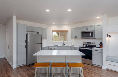 Wapato Point Condo | Wapato Point Condo with Resort Amenities! 2bed/2bath, 2nd floor w/washer, unit 640