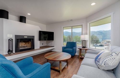 Wapato Point Condo | Wapato Point Condo with Resort Amenities! 2bed/2bath, 2nd floor w/washer, unit 640