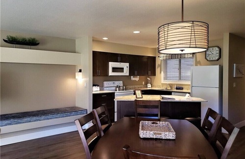 Wapato Point Condo | Wapato Point Resort Condo - Right on Lake Chelan!