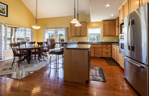 Wapiti House | Wapiti Valley Wayfarer- family mountain retreat in Wapiti
