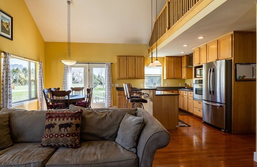 Wapiti House | Wapiti Valley Wayfarer- family mountain retreat in Wapiti