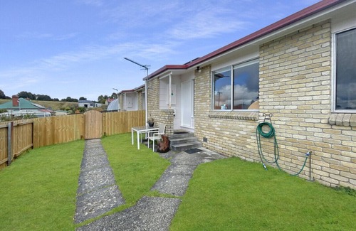 Waratah House | Waratah Waterfall Retreat, Close To Pub,Local Shop, Waterfall & Lake Beautiful l