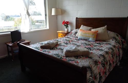 Waratah Apartment | Waratah Waterfall Retreat Unit1 Free WiFi & Free Pay TV
