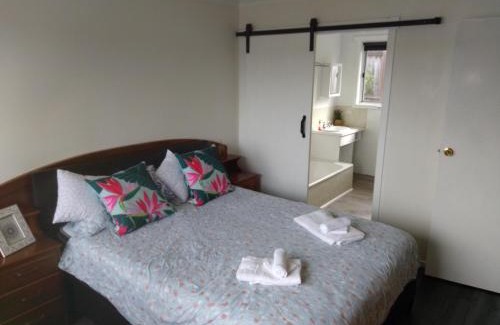 Waratah Apartment | Waratah Waterfall Retreat Unit 3 Free Pay TV & WiFi