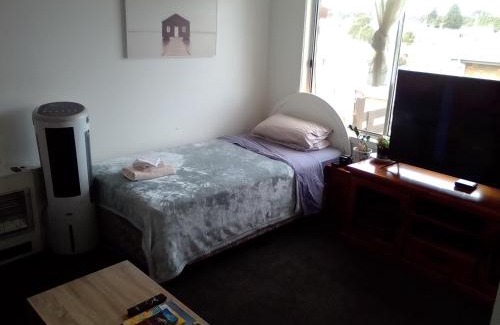 Waratah Apartment | Waratah Waterfall Retreat Unit 1 Free Pay TV In Two Rooms Free WiFi