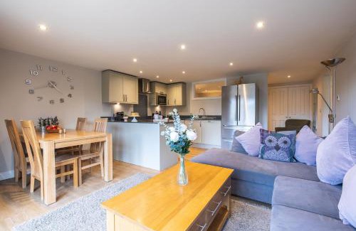 Cutnall Green House | Warbler Lodge