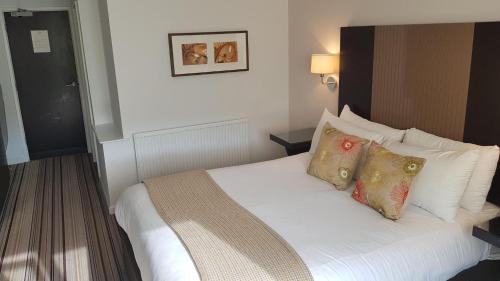 Eversley Hotel | Warbrook House Heritage Hotel