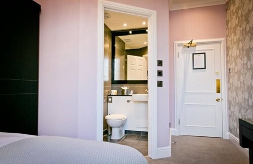 Eversley Hotel | Warbrook House Heritage Hotel