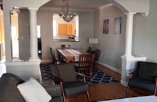 Park View House | Warder Upper · Spacious DC Rowhouse w/Parking+Metro!
