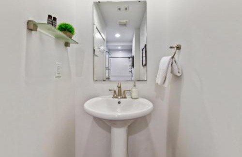 Arts/Warehouse District Apartment | Warehouse District Intimate One Bedroom